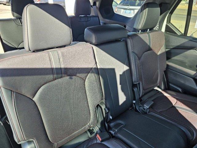 Photo of 2025 Sonic Gray Pearl Honda Pilot