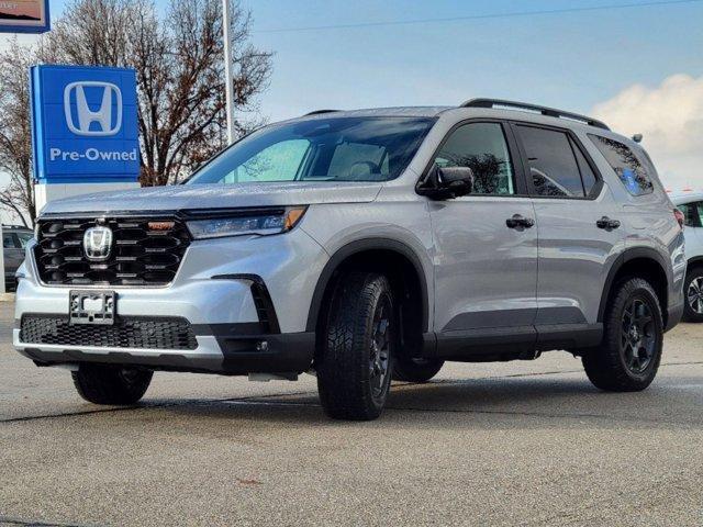 Photo of 2025 Lunar Silver Metallic Honda Pilot