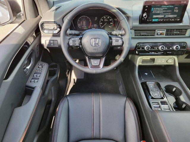 Photo of 2025 Lunar Silver Metallic Honda Pilot