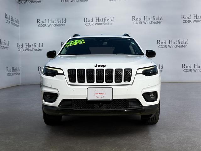 Photo of 2023 Bright White Clearcoat Jeep Cherokee