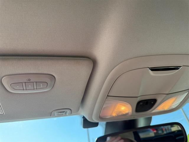 Photo of 2023 Bright White Clearcoat Jeep Cherokee