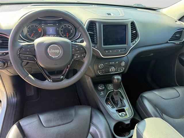 Photo of 2023 Bright White Clearcoat Jeep Cherokee