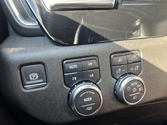 Photo of 2025 Summit White GMC Sierra 2500