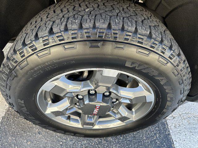 Photo of 2025 Summit White GMC Sierra 2500