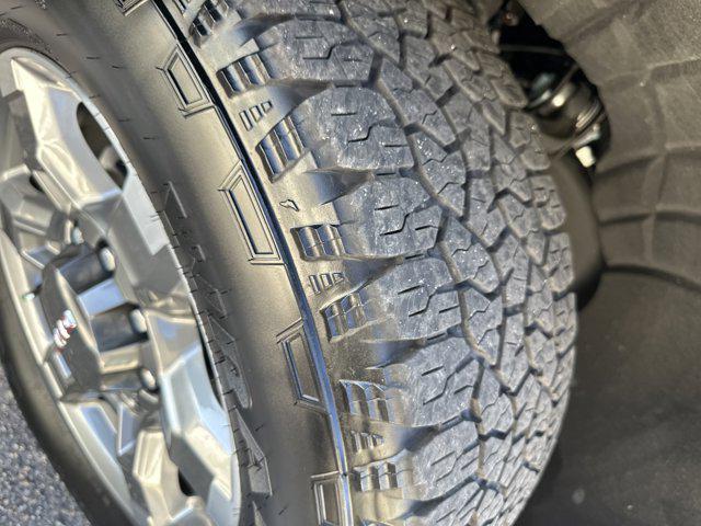 Photo of 2025 Summit White GMC Sierra 2500