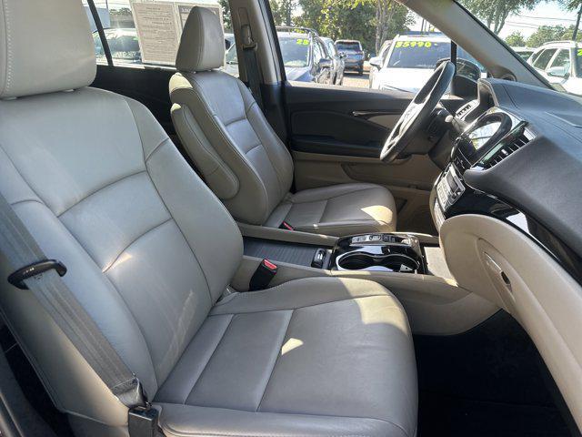 Photo of 2022 Deep Scarlet Pearl Honda Pilot