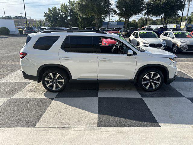 Photo of 2025 Platinum White Pearl Honda Pilot