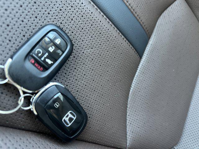 Photo of 2025 Platinum White Pearl Honda Pilot