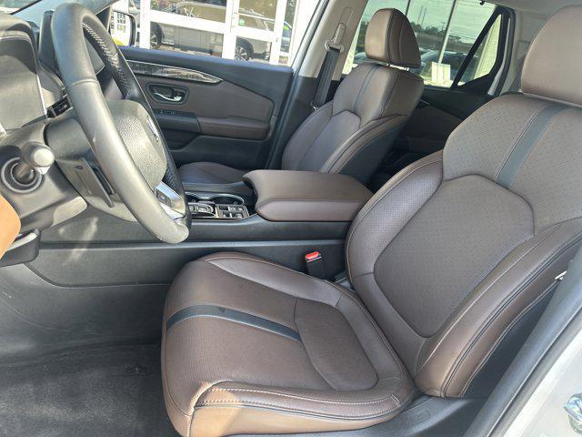 Photo of 2025 Platinum White Pearl Honda Pilot