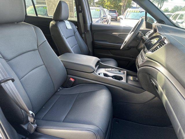 Photo of 2025 Sonic Gray Pearl Honda Passport