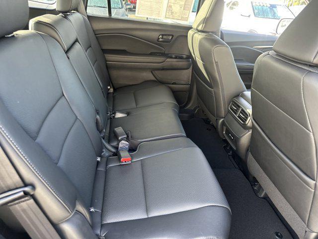 Photo of 2025 Sonic Gray Pearl Honda Passport