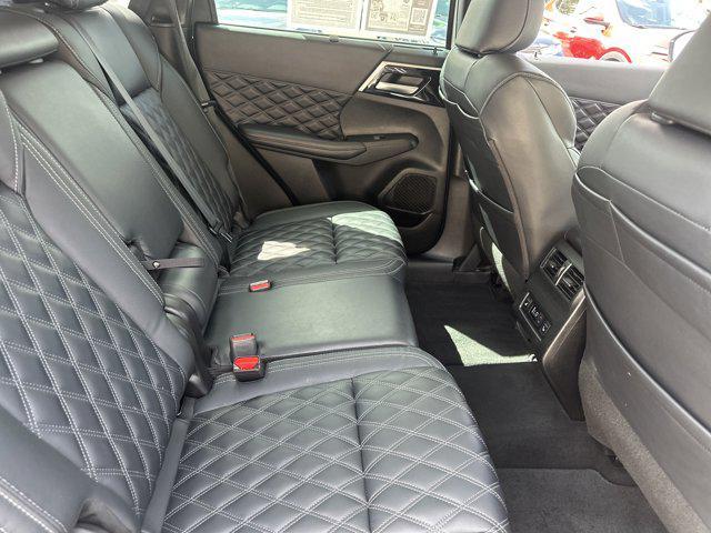 Photo of 2023 Alloy Silver Metallic Mitsubishi Outlander