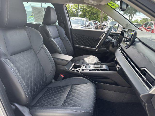 Photo of 2023 Alloy Silver Metallic Mitsubishi Outlander