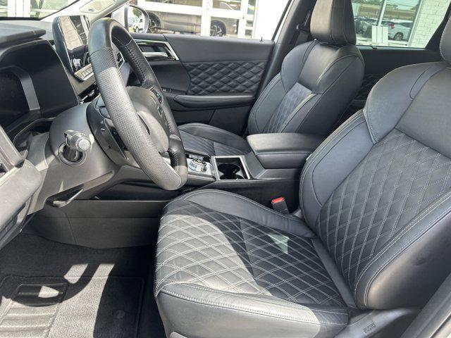Photo of 2023 Alloy Silver Metallic Mitsubishi Outlander