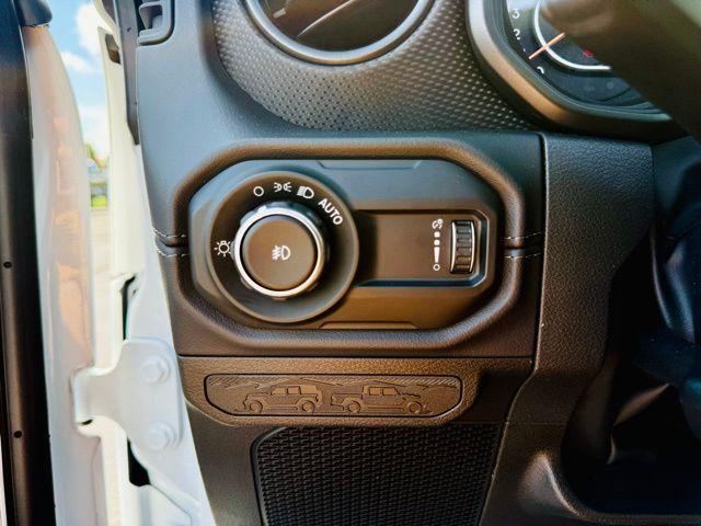 Photo of 2025 Bright White Clearcoat Jeep Wrangler
