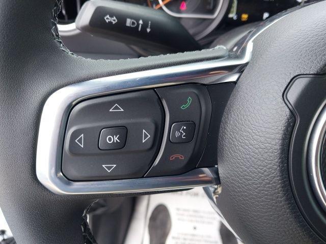 Photo of 2025 Bright White Clearcoat Jeep Wrangler