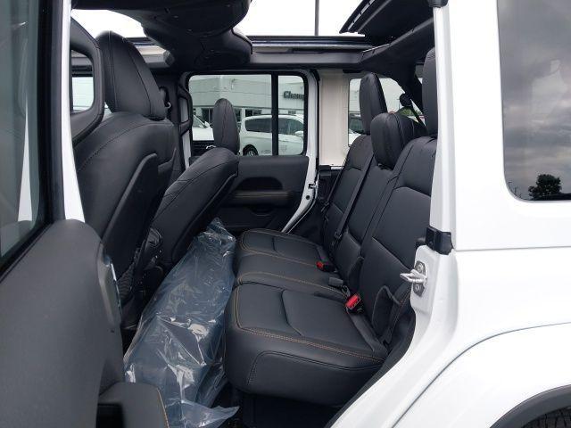 Photo of 2025 Bright White Clearcoat Jeep Wrangler