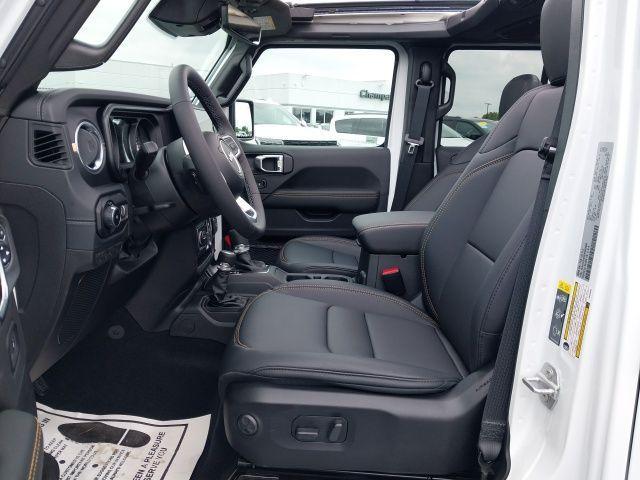 Photo of 2025 Bright White Clearcoat Jeep Wrangler