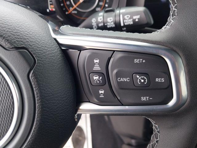 Photo of 2025 Bright White Clearcoat Jeep Wrangler