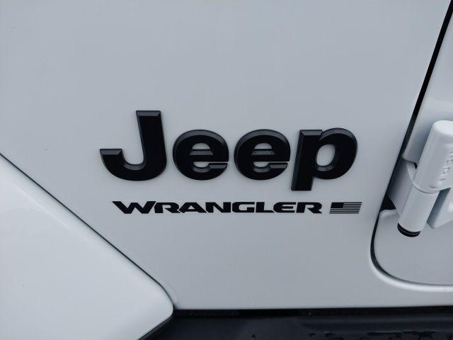 Photo of 2025 Bright White Clearcoat Jeep Wrangler