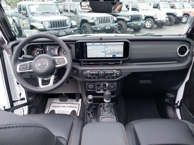 Photo of 2025 Bright White Clearcoat Jeep Wrangler