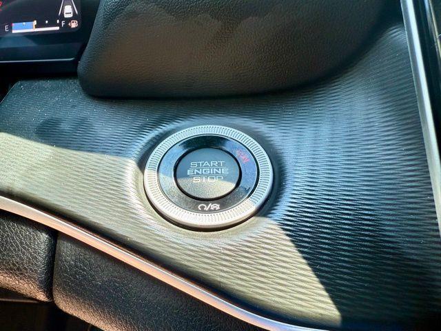 Photo of 2023 Silver Zynith Jeep Grand Cherokee L