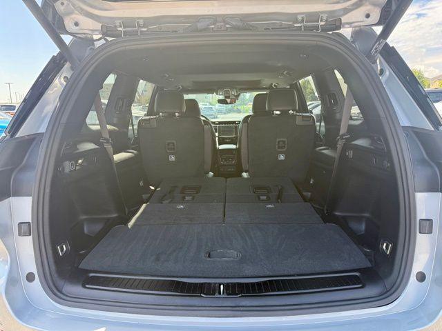 Photo of 2023 Silver Zynith Jeep Grand Cherokee L