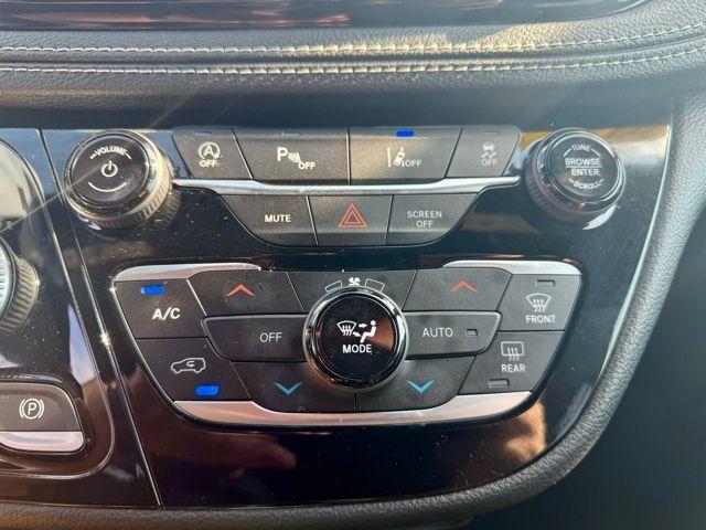 Photo of 2021 Granite Crystal Clearcoat Metallic Chrysler Pacifica