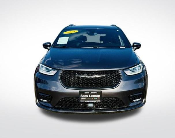 Photo of 2021 Granite Crystal Clearcoat Metallic Chrysler Pacifica