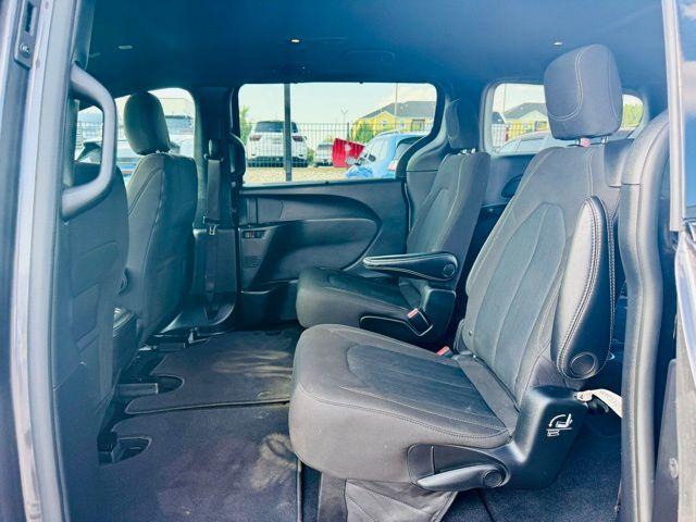 Photo of 2021 Granite Crystal Clearcoat Metallic Chrysler Pacifica