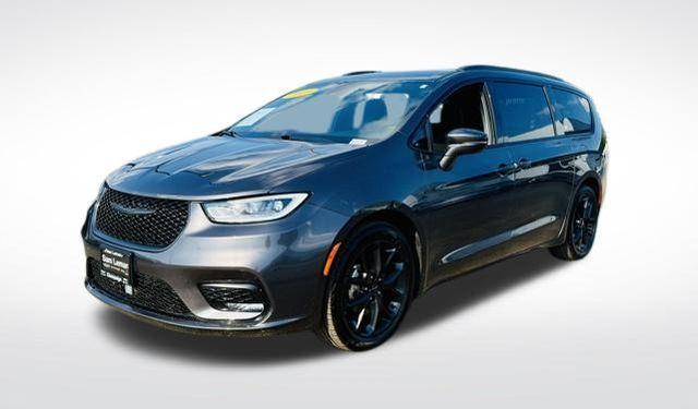 Photo of 2021 Granite Crystal Clearcoat Metallic Chrysler Pacifica