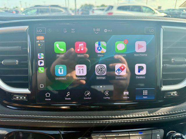 Photo of 2021 Granite Crystal Clearcoat Metallic Chrysler Pacifica