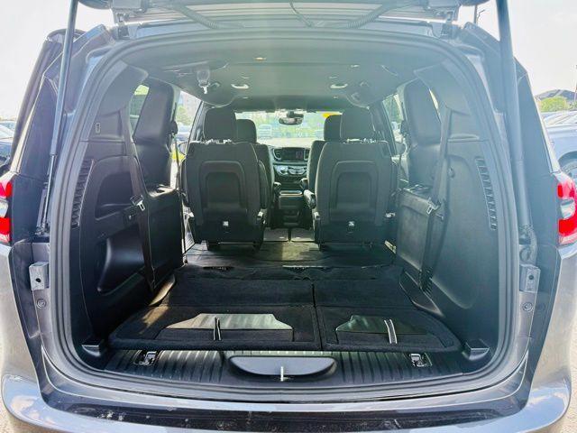 Photo of 2021 Granite Crystal Clearcoat Metallic Chrysler Pacifica