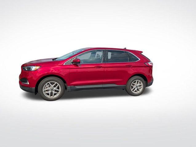 Photo of 2023 Rapid Red Metallic Tinted Clearcoat Ford Edge