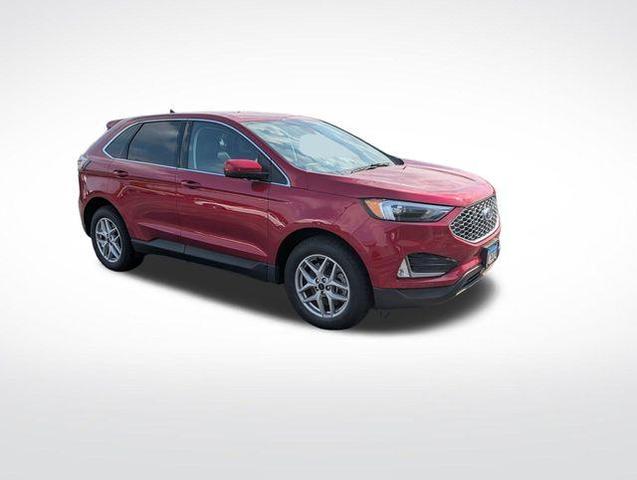 Photo of 2023 Rapid Red Metallic Tinted Clearcoat Ford Edge
