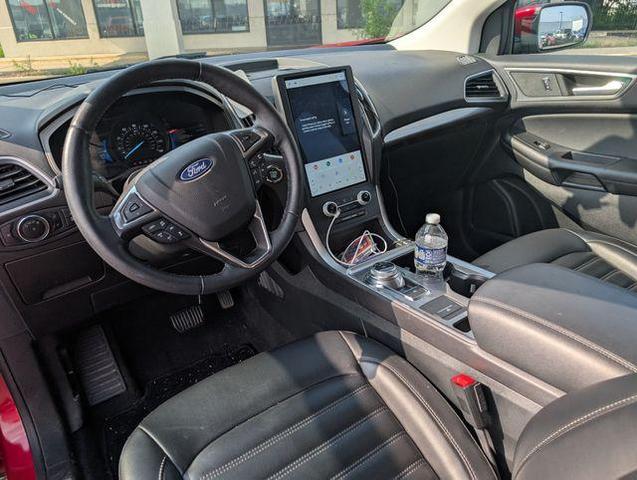 Photo of 2023 Rapid Red Metallic Tinted Clearcoat Ford Edge