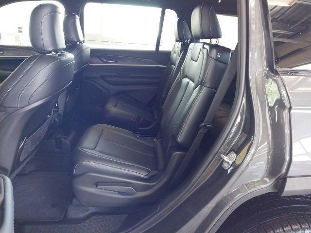 Photo of 2025 Metallic Jeep Grand Cherokee L