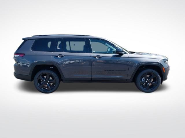 Photo of 2025 Metallic Jeep Grand Cherokee L