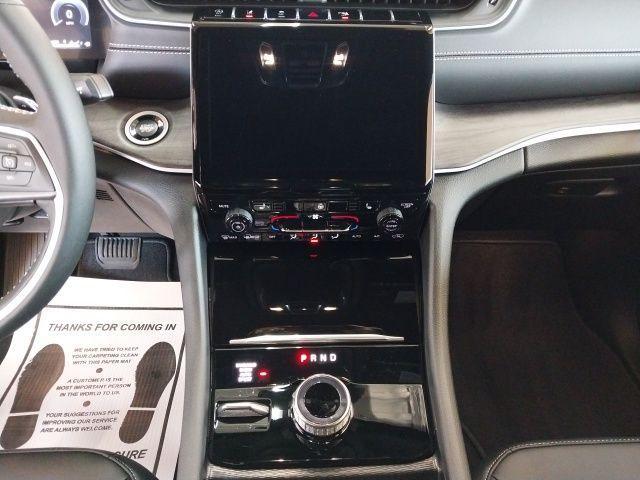 Photo of 2025 Metallic Jeep Grand Cherokee L