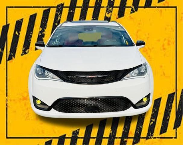 Photo of 2020 Bright White Clearcoat Chrysler Pacifica Hybrid