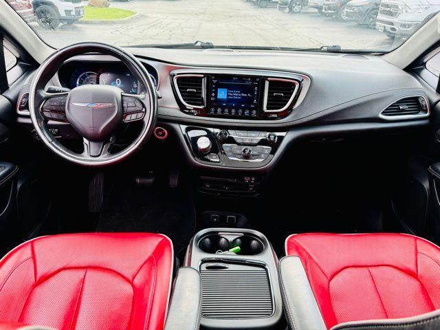 Photo of 2020 Bright White Clearcoat Chrysler Pacifica Hybrid