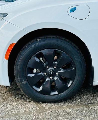 Photo of 2020 Bright White Clearcoat Chrysler Pacifica Hybrid
