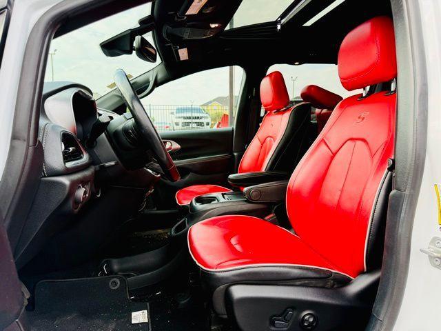 Photo of 2020 Bright White Clearcoat Chrysler Pacifica Hybrid