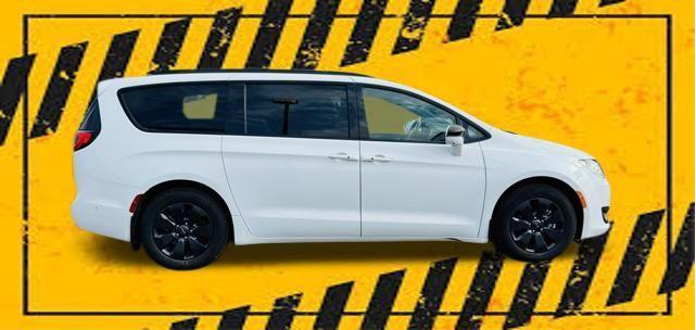 Photo of 2020 Bright White Clearcoat Chrysler Pacifica Hybrid