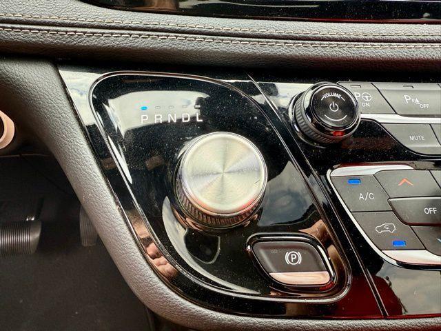 Photo of 2020 Bright White Clearcoat Chrysler Pacifica Hybrid