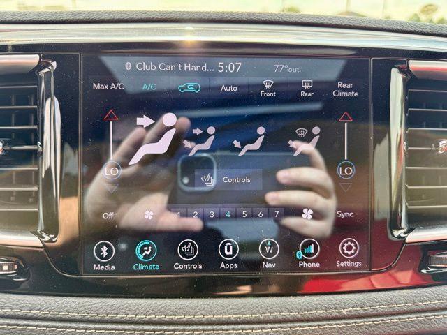 Photo of 2020 Bright White Clearcoat Chrysler Pacifica Hybrid