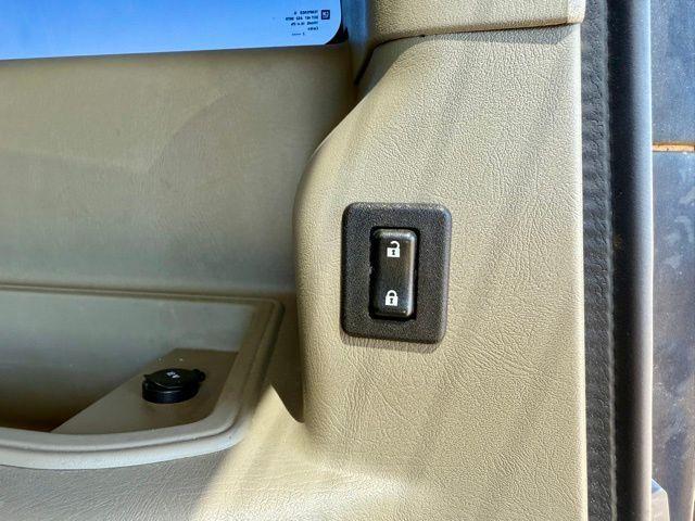Photo of 2004 Yellow Hummer H2