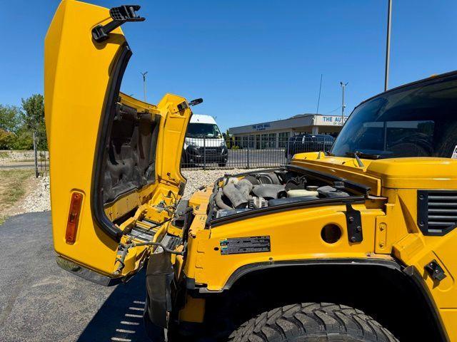 Photo of 2004 Yellow Hummer H2