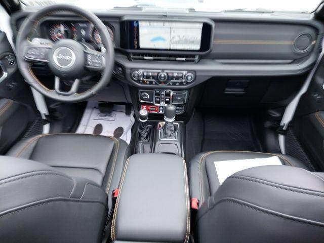 Photo of 2025 Bright White Clearcoat Jeep Wrangler