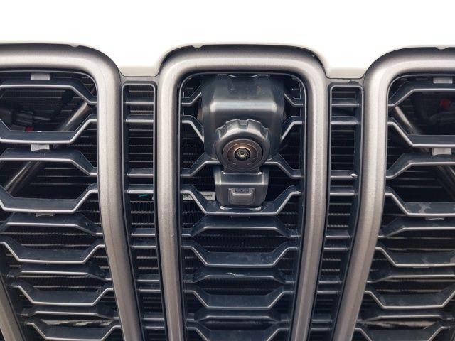 Photo of 2025 Bright White Clearcoat Jeep Wrangler